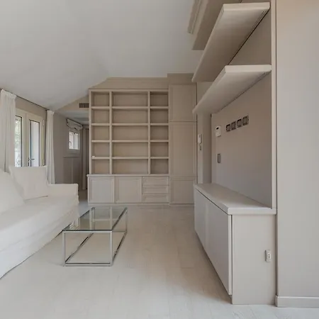 Apartment Lovely - W/ Terrace *