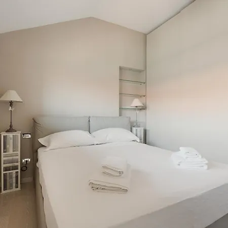 Lovely - W/ Terrace Apartment