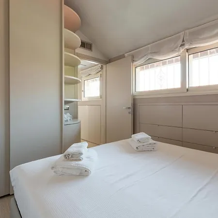 Apartment Lovely - W/ Terrace Milan